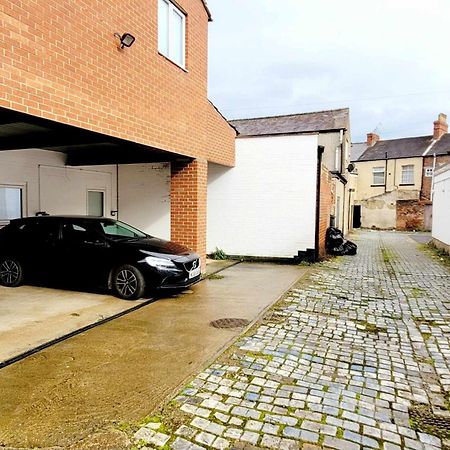 Apartment 1 Exquisite Two King Bedroom With En Suites - Close To The Town Centre, Rail, Airport And Theatre Darlington  Exterior foto