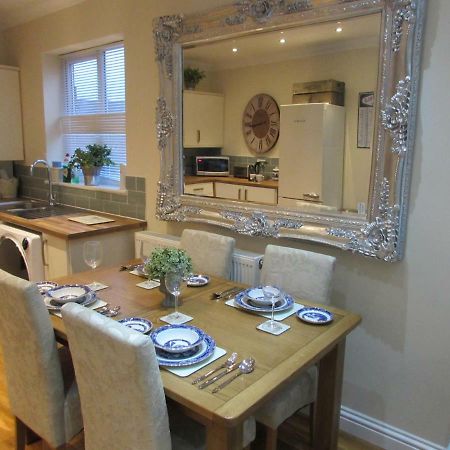 Apartment 1 Exquisite Two King Bedroom With En Suites - Close To The Town Centre, Rail, Airport And Theatre Darlington  Exterior foto