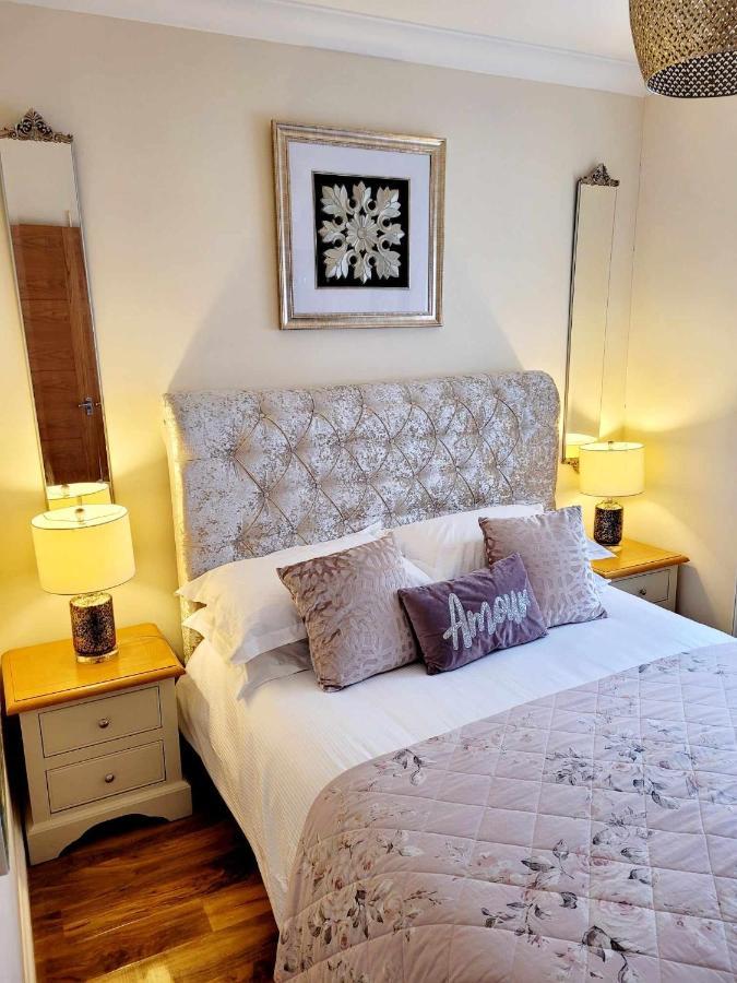Apartment 1 Exquisite Two King Bedroom With En Suites - Close To The Town Centre, Rail, Airport And Theatre Darlington  Exterior foto